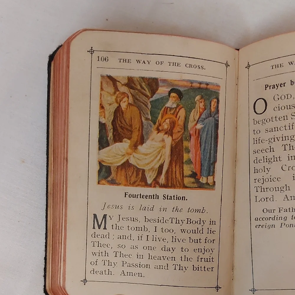 The Little Key of Heaven Prayer Book - Picture 8 of 8